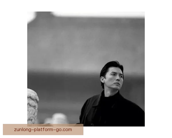 尊龙传奇人生与影坛辉煌成就全景揭秘 尊龙传奇人生与影坛辉煌成就全景揭秘